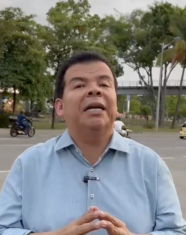 Caracol_Cali's tweet photo. ➡️ #Elecciones2023 🗳️ | 32,44% @robertoortizu  14,62% @alejoeder  8.24% @MiyerlandiT  6.89% @DianaRojasCali  24.20% Voto en Blanco 

>>>>> Según la más reciente encuesta de @MMconsultores con 600 personas encuestadas de las 22 comunas de la ciudad 

⭕️ https://t.co/m8BqJHTIYz https://t.co/A18EcWJPGY