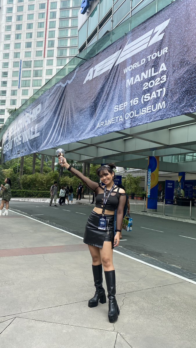 zeesthemoment's tweet photo. I know we all r slayin’ during the d-day, qrt this w/ a photo of ur con fit, me first 😉❤️‍🔥 https://t.co/DiRQ5l5pZI