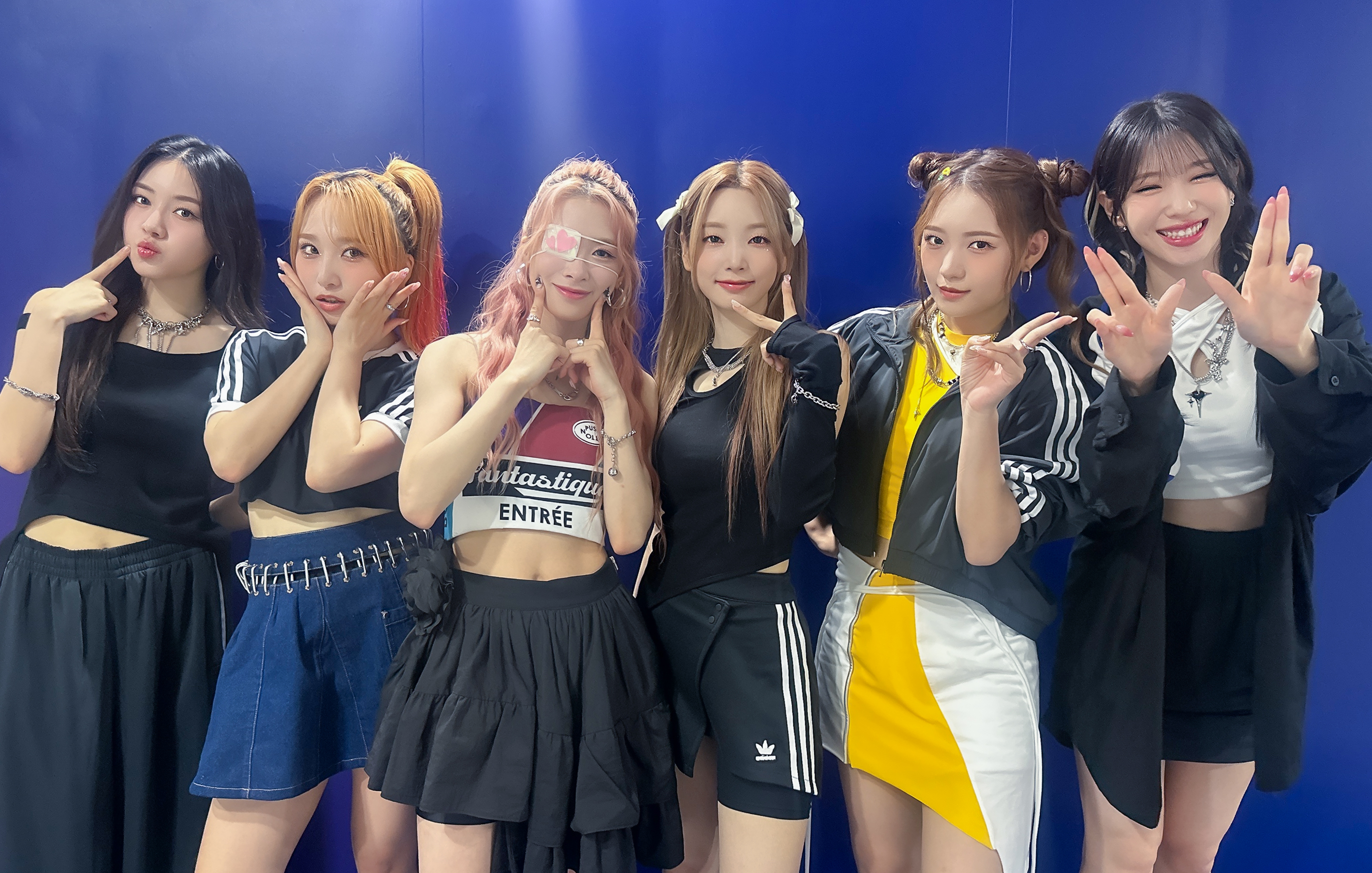 F6dped8a4AA5vKD?format=jpg&name=4096x4096