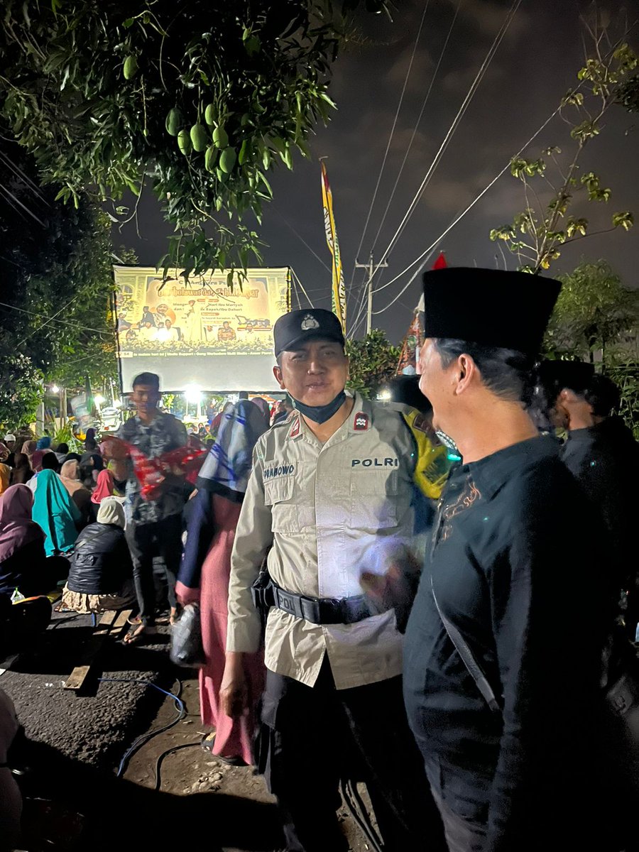 humas_btapan's tweet image. Anggota Polsek Banguntapan Polres Bantul pengamanan pengajian di Dhuku Jambidan Kapanewon Banguntapan. Berlangsung aman tertib

#Pengajian #PolsekBanguntapan #polresbantul