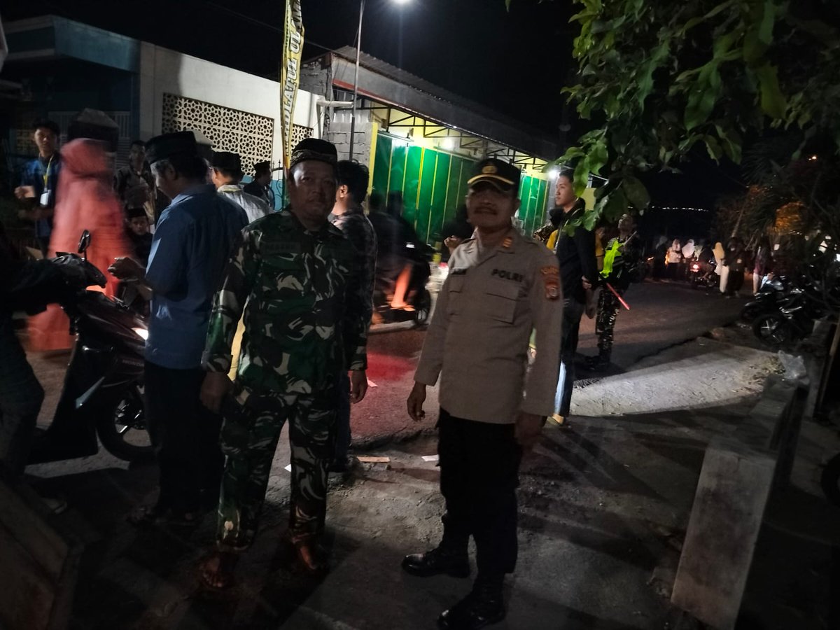humas_btapan's tweet image. Anggota Polsek Banguntapan Polres Bantul pengamanan pengajian di Dhuku Jambidan Kapanewon Banguntapan. Berlangsung aman tertib

#Pengajian #PolsekBanguntapan #polresbantul
