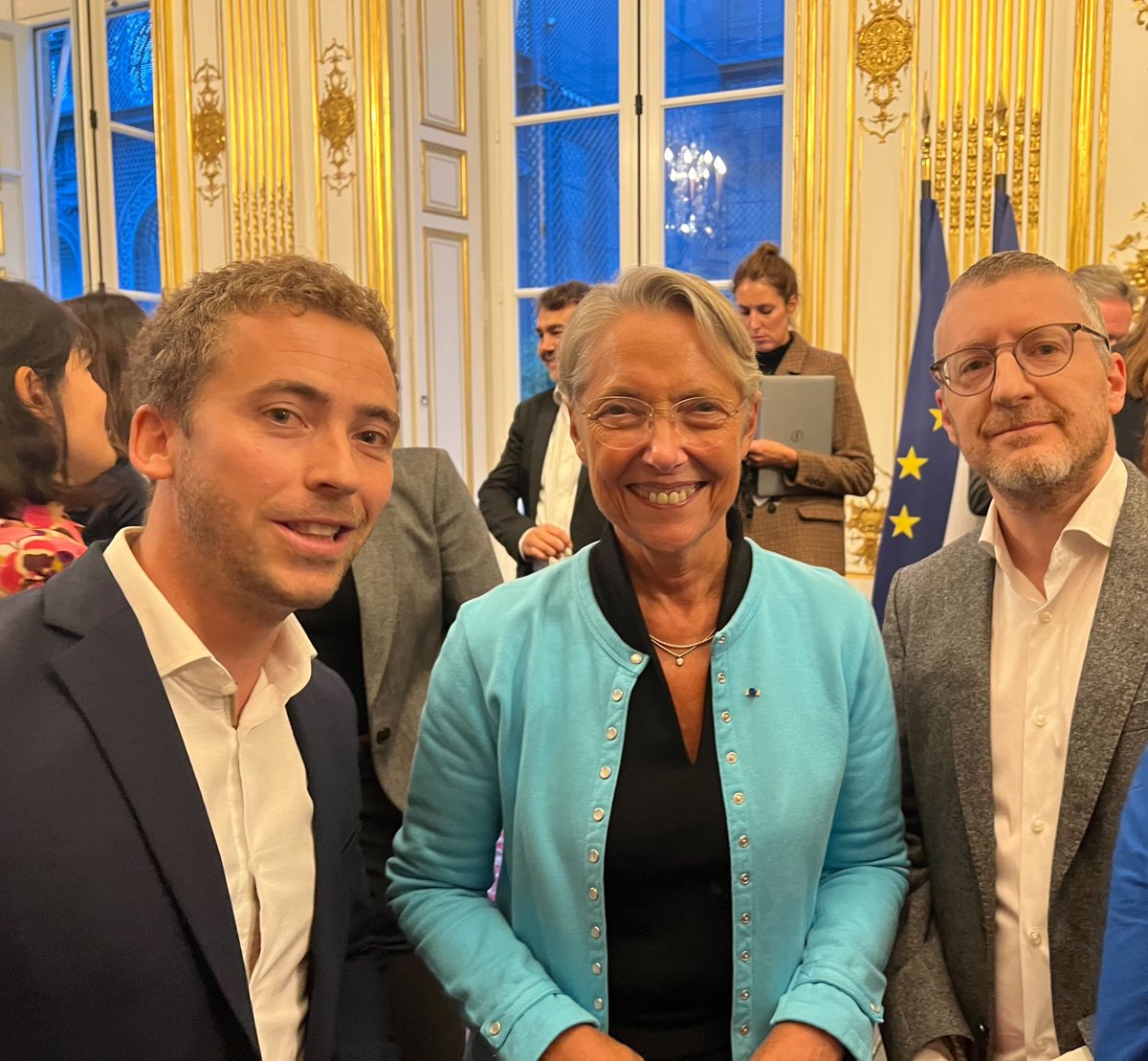 Nous avons été honorés par l'invitation à #Matignon de Mme <a href="/Elisabeth_Borne/">Élisabeth BORNE</a>, Première Ministre, lors du lancement du Comité #IA. Nous tenons à la remercier pour son soutien à la #FrenchTech, visant à faire rayonner notre écosystème et à bâtir la #santé de demain. <a href="/FRdigitale/">France Digitale</a>