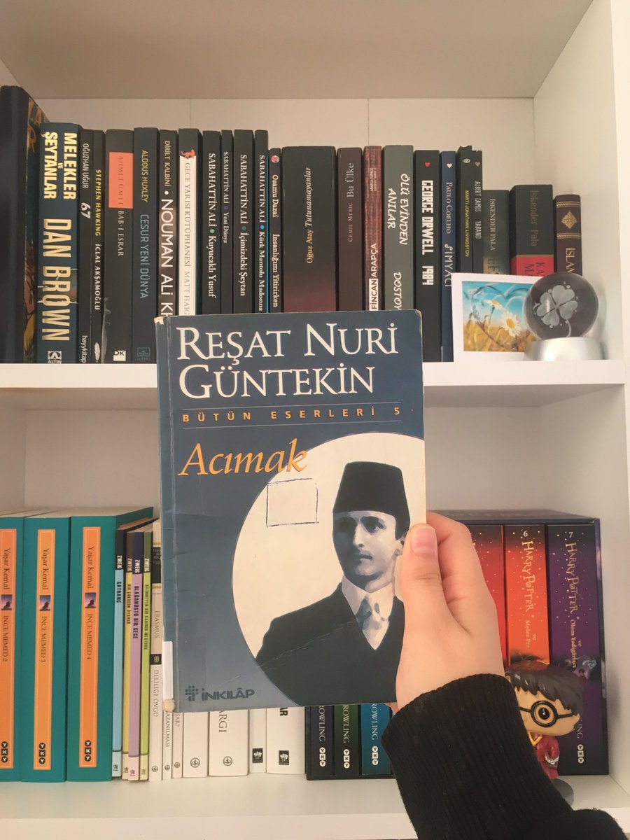 Mervekaradavutt's tweet photo. “Kapımı dünyaya kapadım. Etrafımdaki yangından kaçmak için kendimi rastgele bir eve atmıştım. Fakat yangın beni orada da yakaladı. Kendi elimle kapadım kapının ardında yandım.”
#acımak 
#neşatnurigüntekin https://t.co/I6tPCYH4Aq