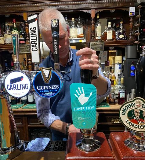 Our friend Dave once told us he believed beer should be…

🍺A pleasure to drink
🍺Make you smile
🍺Enjoyed in good company

We are with you on this Dave so cheers in the sky to that!

Read the rest of Dave's insight on Big Hand in here
thewestarms.com/life-in-the-va…

#CaskAleWeek