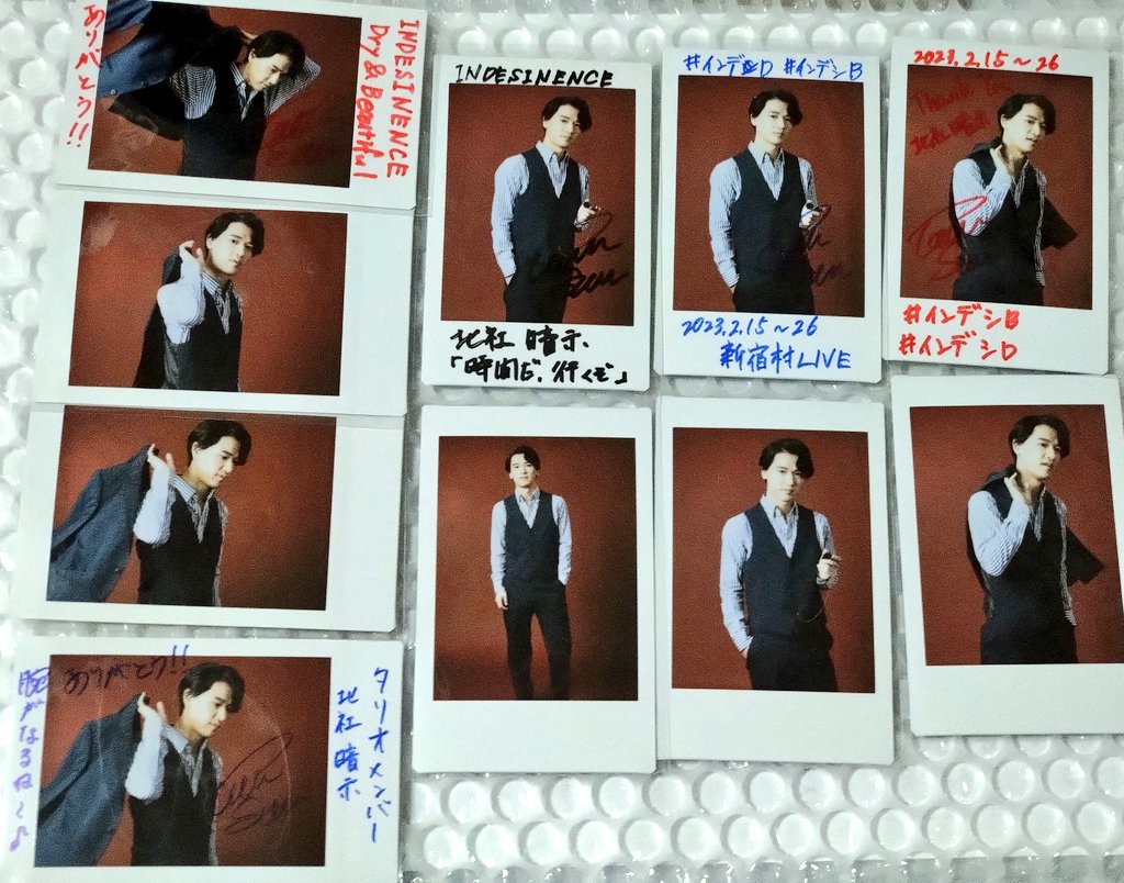 6BQokY7VExHyduv's tweet photo. インデシのチェキ、届いた〜
あと、蝶々結びの新井くんのも。
マテパレの貴裕くんのチェキ、通販にあったら買いたかったなぁ。
しかし、貴裕くんのサイン、久々に見たな笑

#LUCKUP https://t.co/bdRkiNkeB7