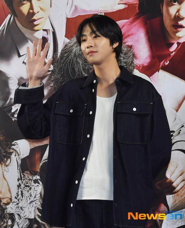 ahnhyoseop_fans's tweet photo. #AhnHyoSeop at the VIP premiere of the movie #COBWEB at Megabox COEX today!

#안효섭 #너의시간속으로 https://t.co/Rh0Qw26U0C