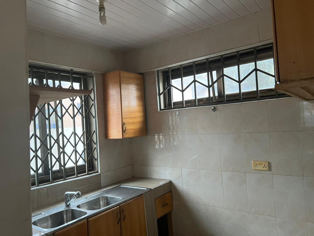sheltermart's tweet photo. Two 2-Bedrooms Storey Building House for Sale at Amasaman, Accra-Ghana
Asking Price: Ghc ¢600,000
Property Details:
- Two Bedrooms Storey Building
- Plot Size: 80x100
- Downstairs:
- One Bedroom (En-Suite)
- Garage
- Upstairs:
- Living Area
- Kitchen
#ownahometoday https://t.co/tilRFAgXmq