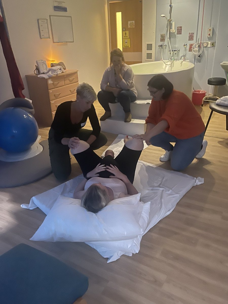 Community PROMPT is going great this morning. Starting off with a Shoulder Dystocia, featuring the fabulous Alice as our patient actress #CommunityPROMPT <a href="/PromptWales/">PROMPT Wales</a> <a href="/UHMBTMATERNITY/">UHMBTMaternity</a> <a href="/UHMBT/">MorecambeBayNHSTrust</a> <a href="/Donnasoutham2/">Donna Dennis (Southam)</a> <a href="/GallyHJ/">HeatherG</a> <a href="/TamsinCripps/">Tamsin Cripps</a>