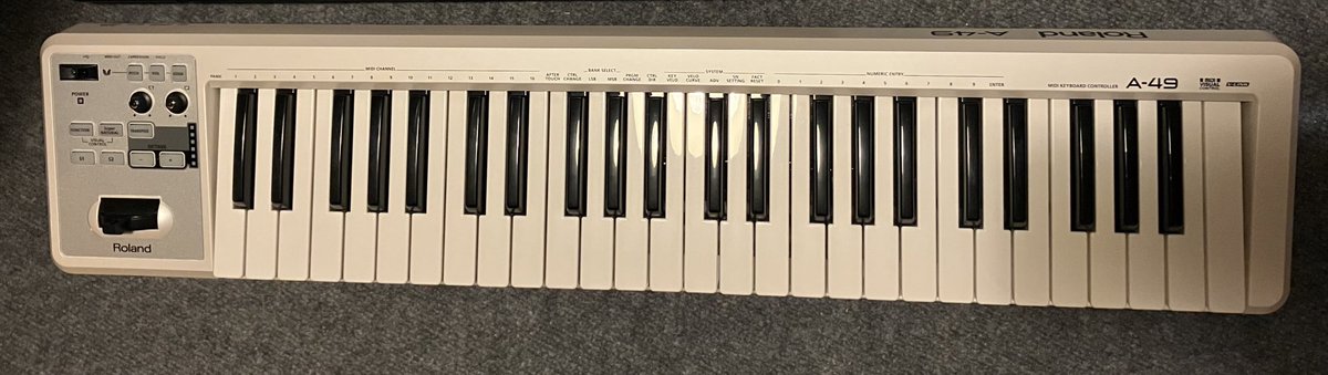 7_reddragon's tweet photo. GOKEYSのMIDI端子が壊れたので、A-49に替えたのですが、キータッチ自体はGOKEYSより弾性がありメリハリ効かせて弾く感じ。GOKEYSはぬたぁ〜と押せるから子供の手にも良かったなぁ。それぞれ良さがある。さすがROLANDキー😎
#A49
#ROLAND
#GOKEYS https://t.co/yFzvPckQDe