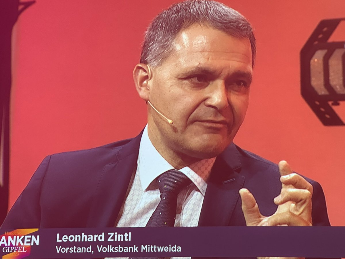 Innovationen, Veränderungen beginnen im Kopf, sagt <a href="/leonhard_zintl/">Leonhard Zintl</a> von der <a href="/VB_Mittweida/">Volksbank Mittweida</a>. „Die richtig coolen Startups sind Genossenschaften.“ - sehr schön! #HBBanken