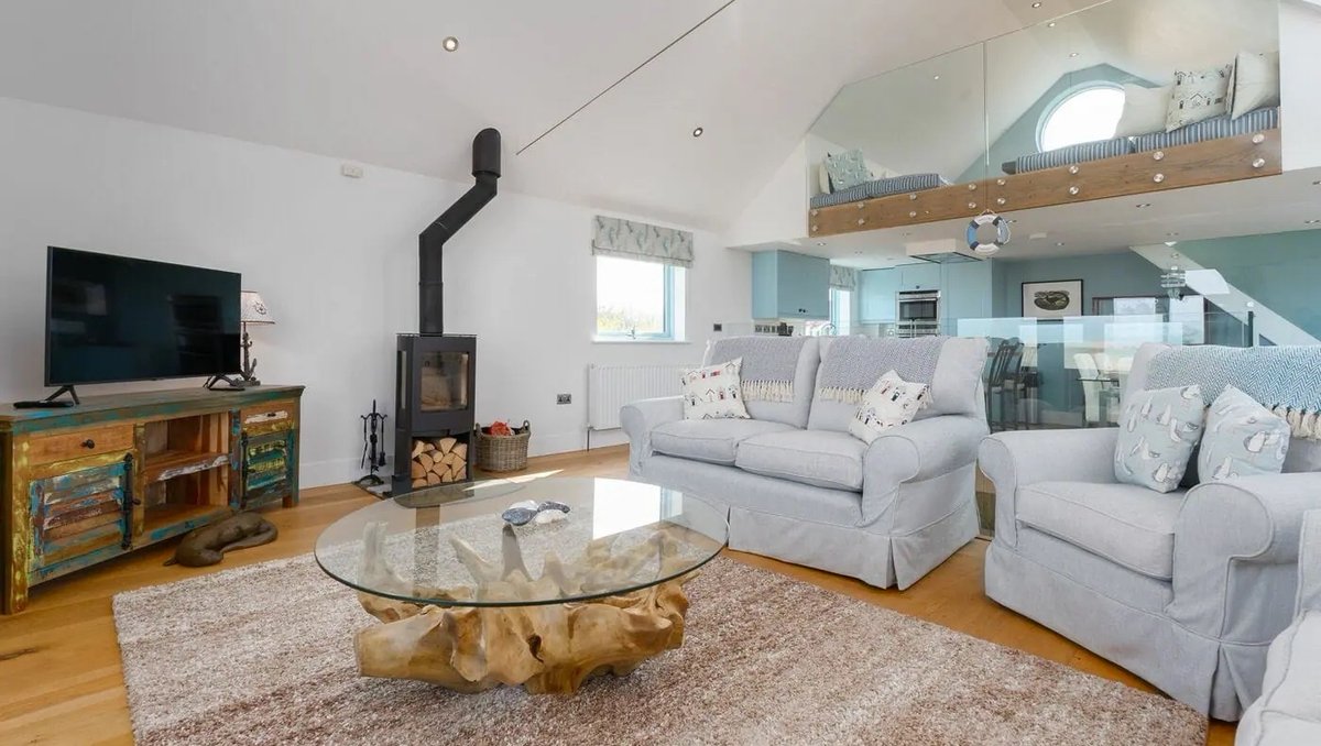 Fabulous Holiday Cottages tweet media