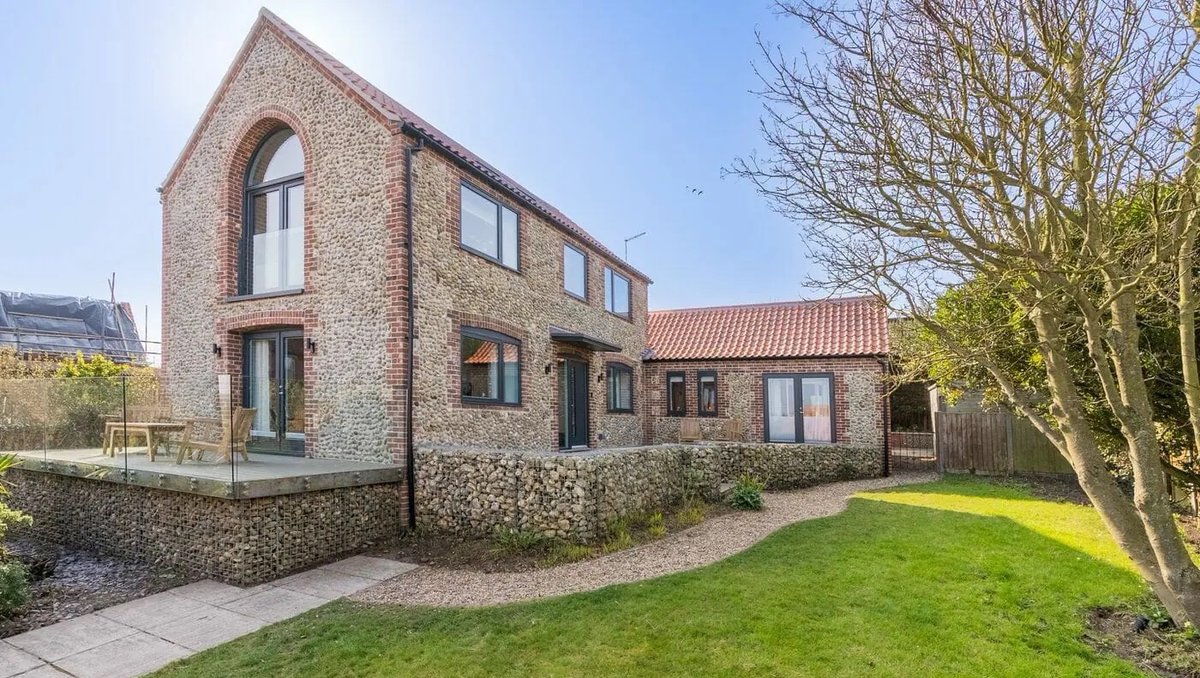 Fabulous Holiday Cottages tweet media