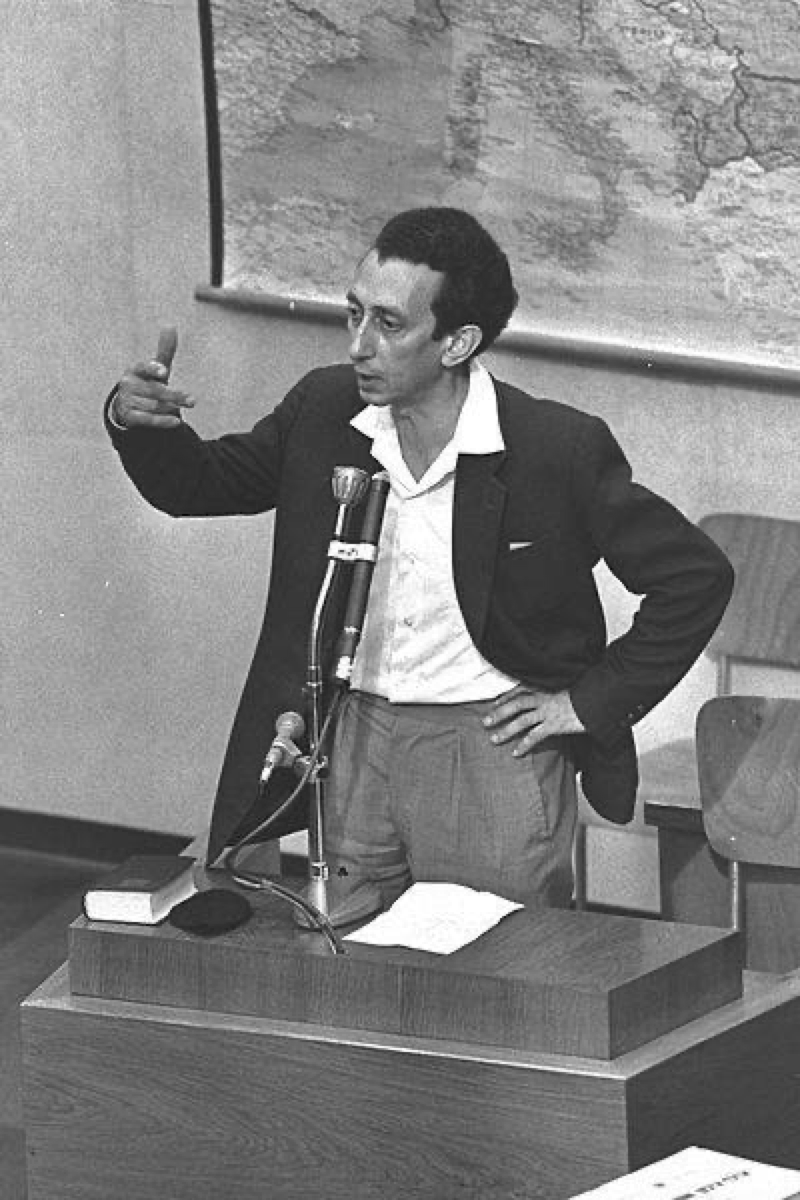 Poeta, scrittore e partigiano ucraino, #AbbaKovner durante la #WWII comandò la #FareinigtePartizanerOrganizacje,
combattendo i nazisti nelle foreste nei dintorni di #Vilnius.Dopo il 1945, con la #Hanokmim, compì varie azioni di vendetta contro i nazisti.Morì il #25settembre 1987.