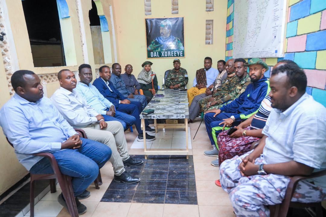 Reer Mudug iyo Wasiir Ahmed Moallim Fiqi Xaradheere.