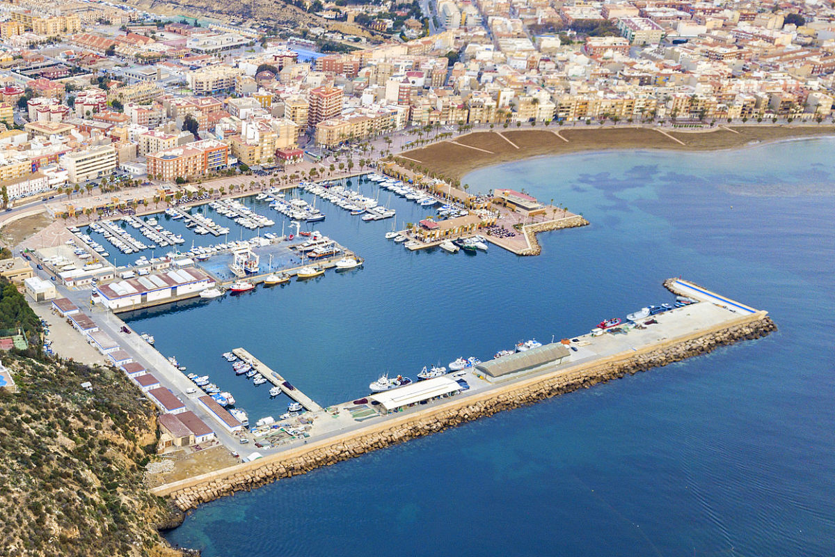 EFE_Murcia's tweet photo. El Puerto de Mazarrón podría acoger cruceros en 2024, según ha informado este miércoles a EFE el alcalde, Ginés Campillo, quien ha señalado que a final de este mes el ayuntamiento presentará el proyecto definitivo a Capitanía Marítima de Cartagena y a la compañía consignatoria. https://t.co/juj460tFwk