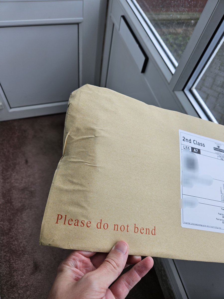Tom_Hannah's tweet photo. @_Matty723 Not your fault of course. Just wanted to let you know as you wouldn't otherwise royal mail don't understand "do not bend" apparently. https://t.co/AhoAfue2bI