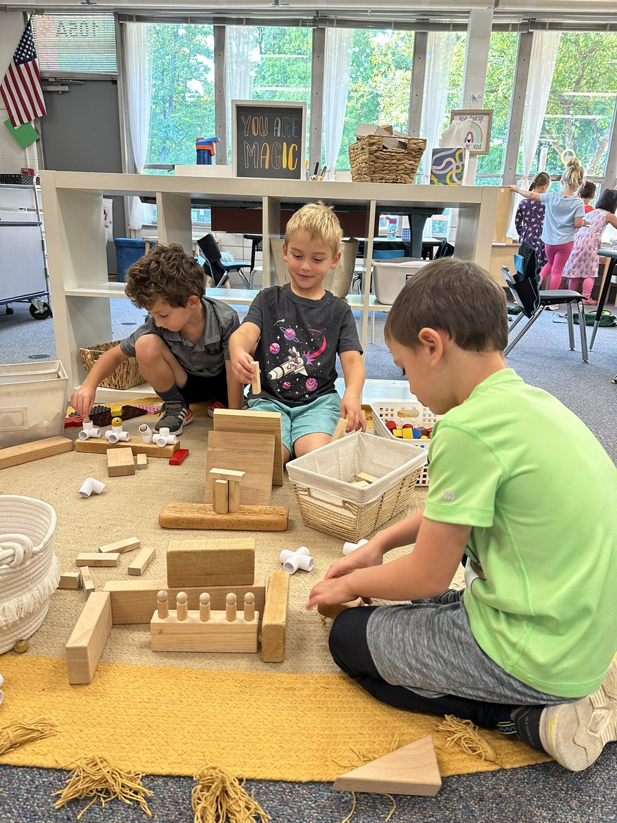 Friendships are growing in Mrs. Wise’s class thanks to starting our day with play! #ihpromise #ihps_shine <a href="/MrsWise_IHP/">Christine Wise</a>