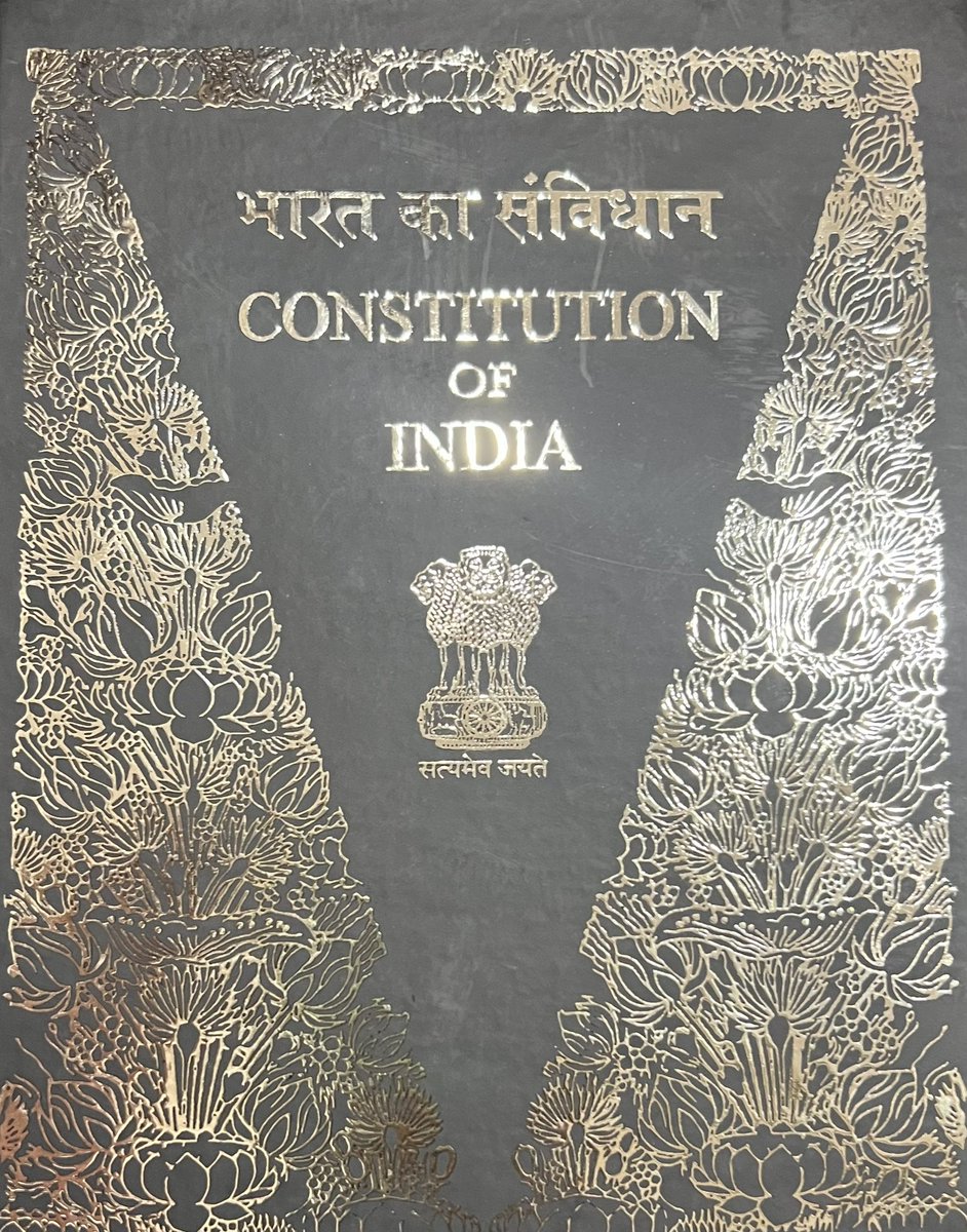 akhileshsharma1's tweet photo. नए संसद भवन में प्रवेश के समय सभी सांसदों को संविधान की प्रति दी गई है। इसमें मूल प्रति है जिसकी प्रस्तावना में पंथनिरपेक्ष और समाजवादी शब्द नहीं हैं। ये दोनों शब्द आपातकाल के दौरान 1976 में संविधान की प्रस्तावना में जोड़े गए थे। https://t.co/2cWwFJX2CK