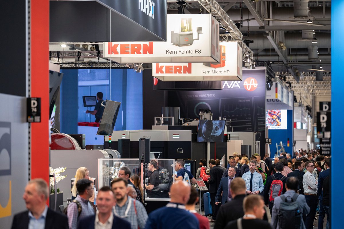 #EMO2023 is in full swing! The atmosphere is electric, with the buzz of conversations and the hum of machinery creating a vibrant backdrop to the event.

Find more impressions from the fair so far here:
emo-hannover.com/image-database…