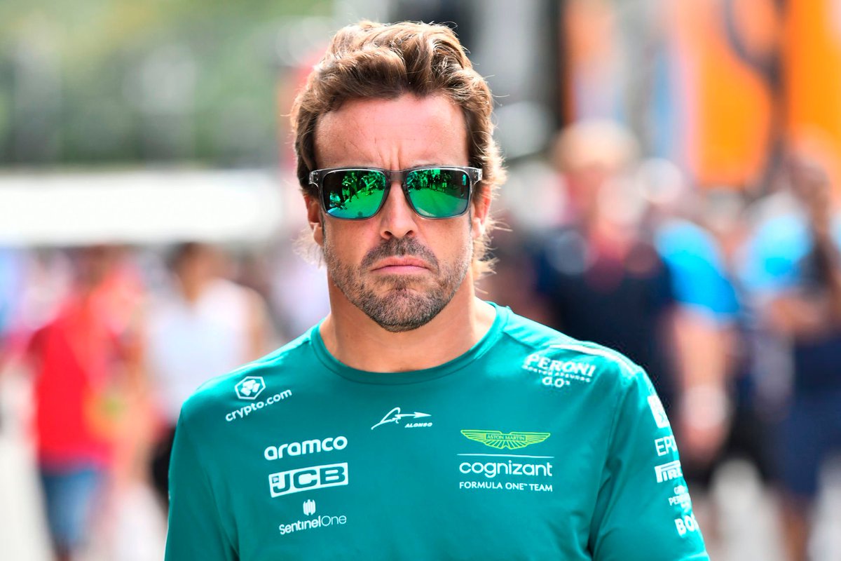 FormulaDirecta's tweet photo. 💚 Fernando Alonso: "Mi mayor temor es no hacerlo bien, no rendir, no ganar. La vida trata más del fracaso que del éxito".

👉 "El 99% de las veces fracasas, pero por una vez que tengas éxito, toda la espera y el trabajo habrá merecido la pena".

 👉 "Cada carrera que comienzo, aunque no seamos lo suficientemente fuertes para luchar por la victoria, hay 1% de mí que, cuando cierro la visera y se apaga el semáforo, continúa con la esperanza de que es el día en que voy a ganar".

[@AstonMartinF1]

#F1 #JapaneseGP 🇯🇵