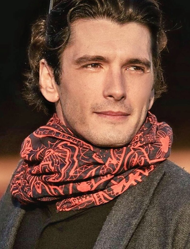 BenieJ54's tweet photo. #YonGonzález 🧡🤎🧡
Yon looking so stylish and
handsome in this stunning 
photo by @CucoCuervo 🌟
@YonGonzalezWF IG
#Beautifulactor 😍
@Guapazos https://t.co/rkF2qu7dQu
