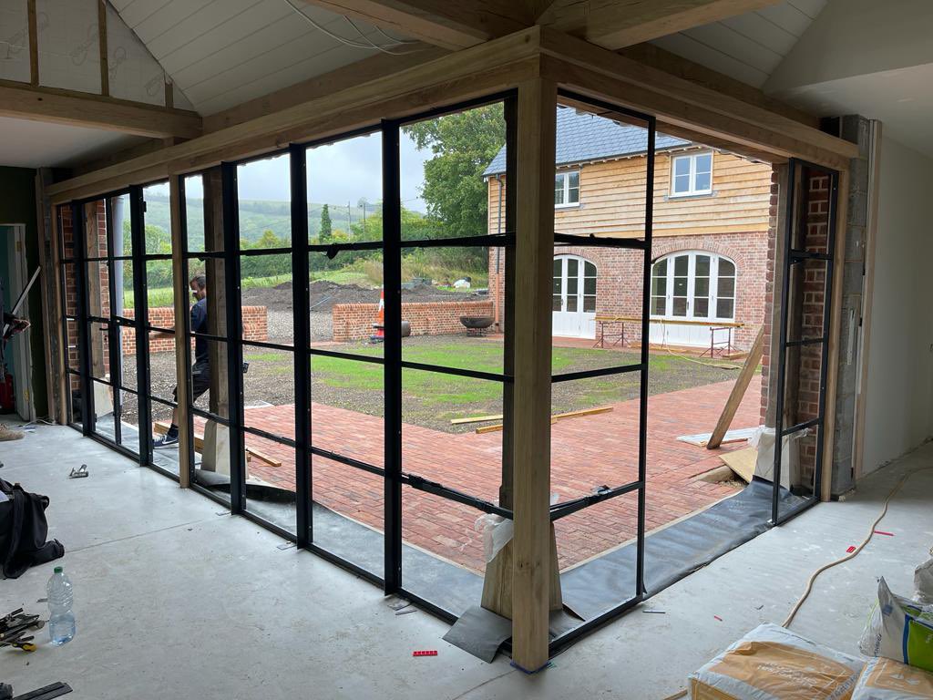 Love these @crittallwindows installed by D & R Design on a farmhouse we are building. ❤️ Oak sun-frame from @TimbersourceLtd installed mm perfect by Harwood Joinery Ltd. #rmouldingandco #countryhousebuilders #windowwednesday