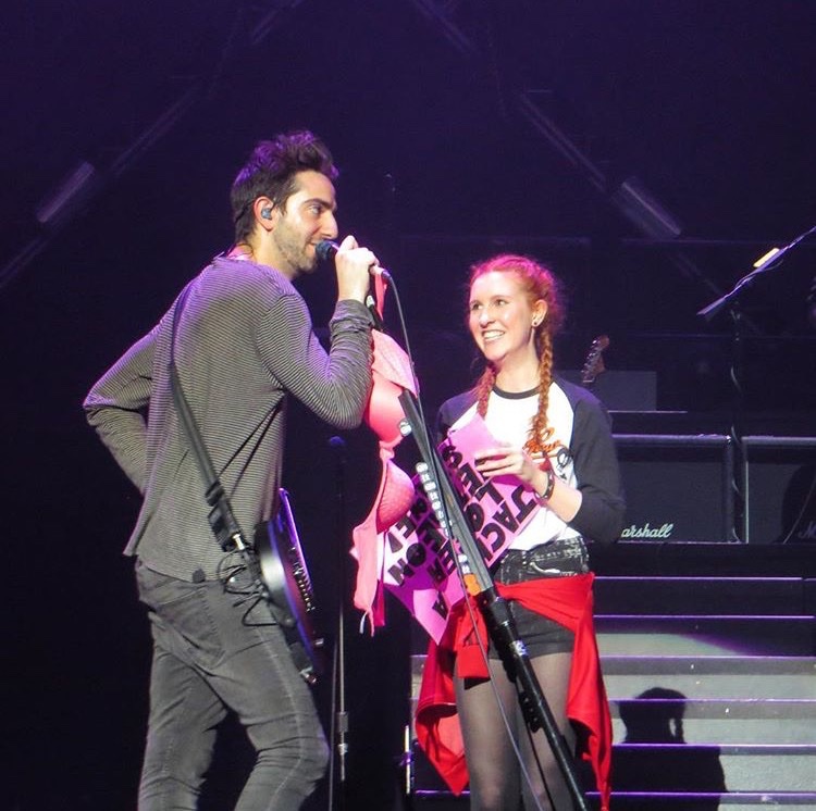sxlar_eclipse's tweet photo. Being on stage with my favourite band ever @AllTimeLow in @OVOHydro 🫶🏼  #OVOHydroGoldenTicket https://t.co/4pA5uUneUP
