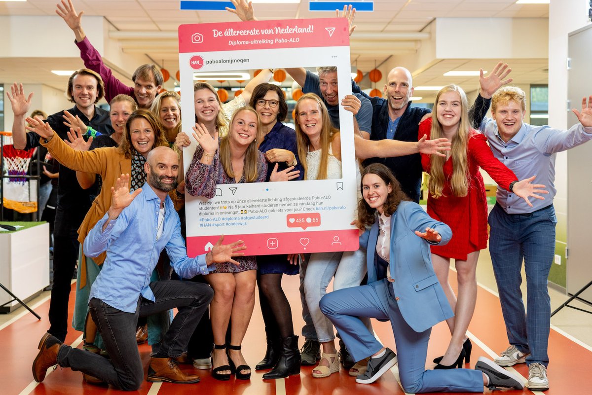 Vorige week is een eerste lichting van 10 studenten Pabo-ALO aan de <a href="/HANnl/">HAN University of Applied Sciences (HAN)</a> afgestudeerd. Deze nieuwe leerkrachten staan zowel in het klaslokaal als in de gymzaal. <a href="/HAN_SenB/">HAN Sport en Bewegen</a>  Lees meer:
sportenstrategie.nl/sport-gezondhe…