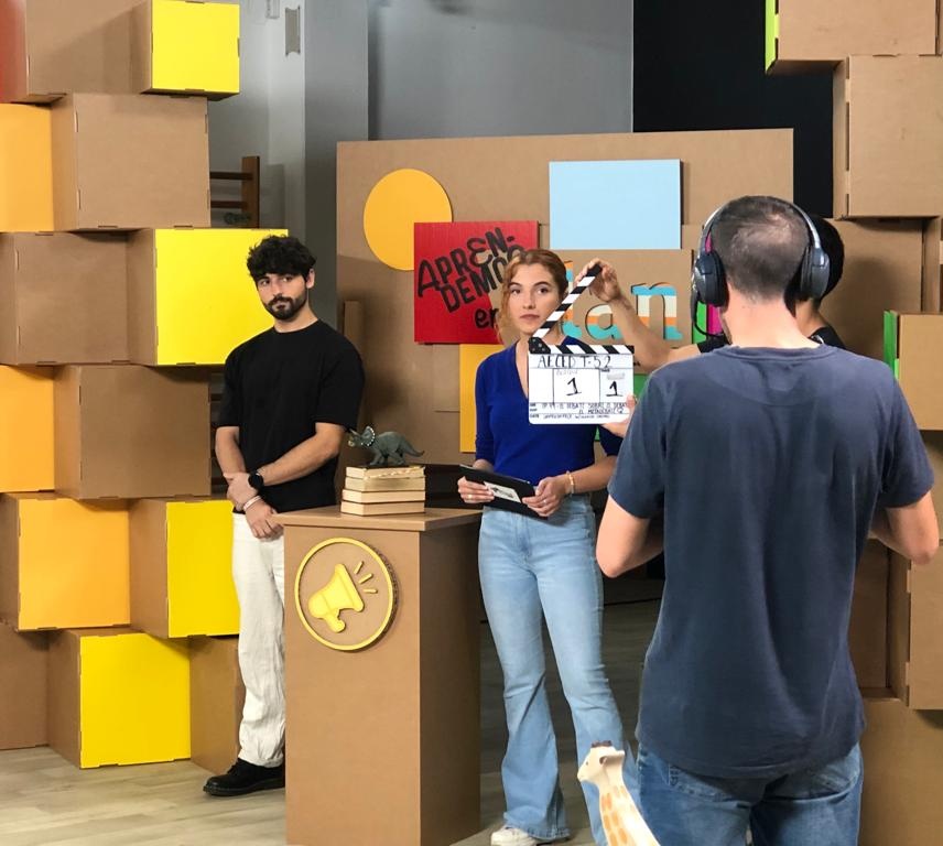 🔝🔝🔝🔝 📺📺📺🗣️🗣️

Ahir l'Escola Els Pins es va convertir en un gran plató de televisió. L'alumnat de #5PRI va gravar un capítol de: Aprendemos en Clan. El Debate <a href="/clan_tv/">Clan tv</a> 🗣️