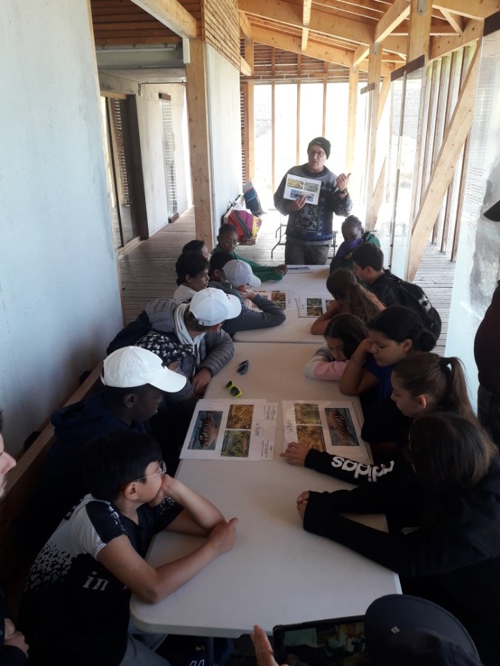 1er jour d'activité pour le séjour d'intégration 6e du <a href="/ClgDiderot/">Collège Diderot</a> <a href="/diderot25/">RéseauDiderot25</a> <a href="/acbesancon/">Académie de Besançon</a> 
Après une belle randonnée jusqu'au sommet du Morond⛰️  le groupe des renards🦊 (6E) apprennent à pêcher la truite🎣 sous un magnifique 🌞