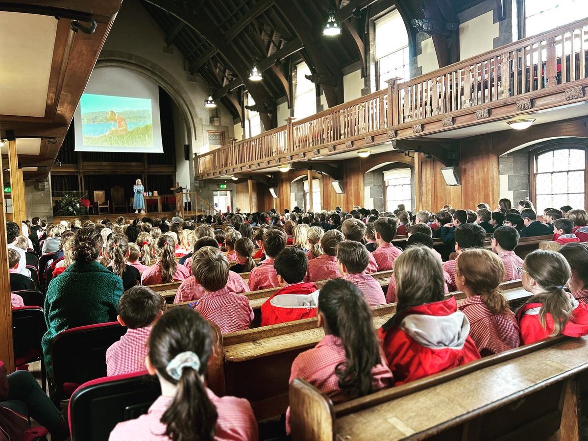 An incredibly exciting morning at Merchiston as we welcomed award-winning author and illustrator @CressidaCowell to the School! 🤩 Memorial Hall was packed with very excited pupils, ready to be transported into the magical world of dragons 🐉, wizards 🧙‍♀️ and adventures 🤠.
