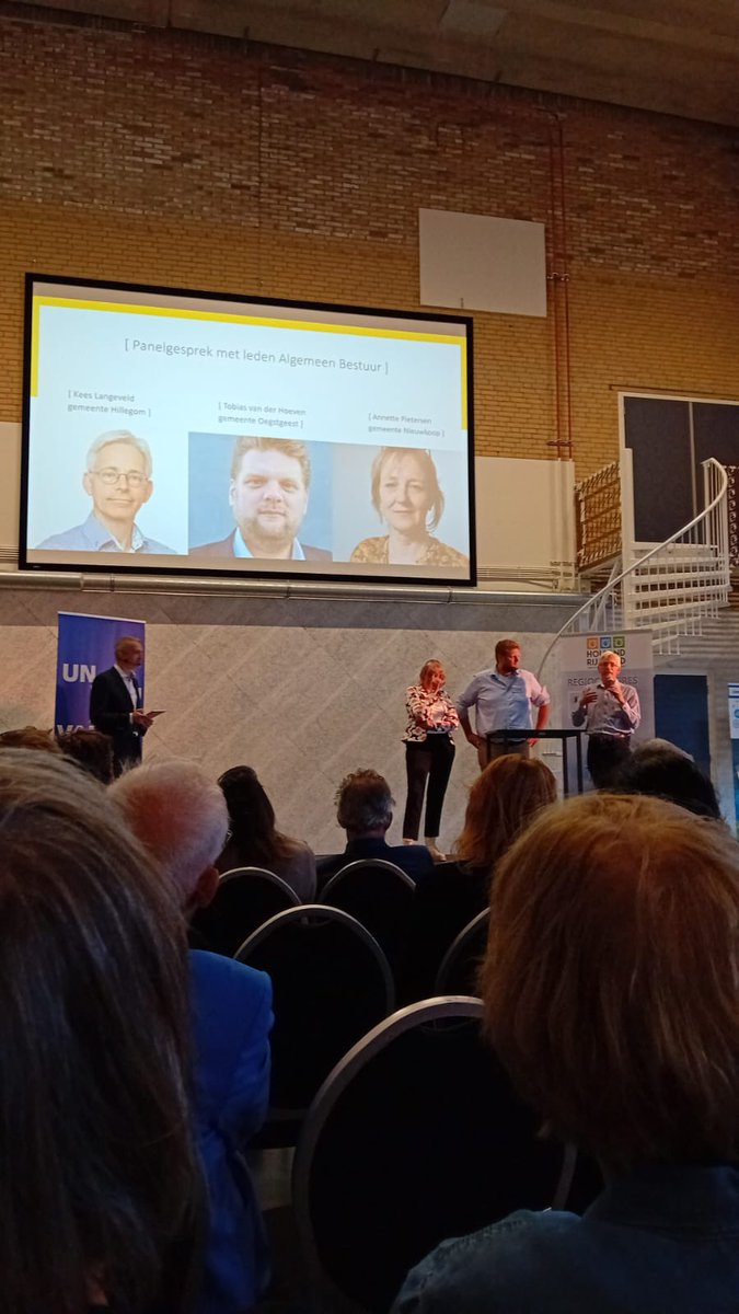 Interessant om van raadsleden uit Nieuwkoop, Hillegom en Oegstgeest te horen dat ze net als Voorschoten met bereikbaarheid worstelen. Ieder met eigen perspectief maar we kunnen het alleen gezamenlijk oplossen. Capaciteit, geld en lobby om inwoners te faciliteren.
#samenwerken