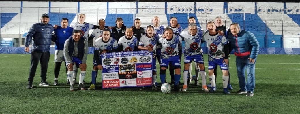 PrensaMidland's tweet photo. #MasterSenior

Ganó el clásico

Anoche el Funebrero venció 2 a 1 a @ItuzaingoPrensa en Libertad. Uno de los goles fue en contra y el otro de Oscar "Pini" Álvarez. 

Los dirigidos por Juan Montenegro  sumaron 3 puntos claves de cara a los play off 

#VamosMidland ⚪💙⚪ https://t.co/ATPzIBZaxo