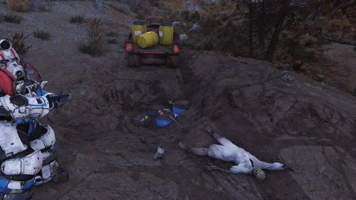 Comrade_Horcan's tweet photo. Walter White burried money? #Fallout76 https://t.co/I5jf6NNkVy