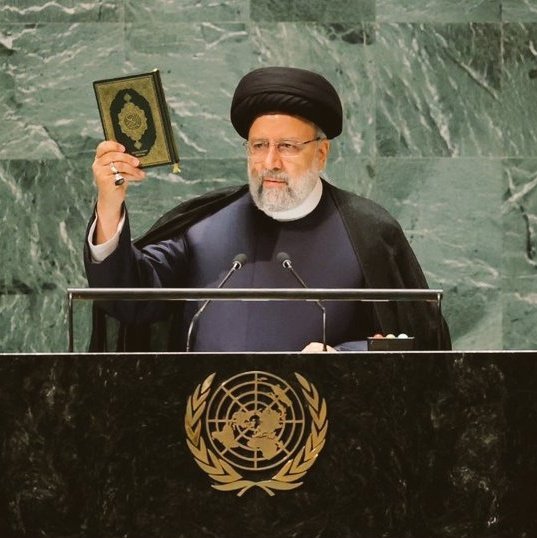 Mojtabapacino's tweet photo. جنایتکارا تفاوت‌های زیادی دارن.
مثل زبان، رنگ، نوع زندگی، پوشش، کشور و...
ولی همه‌شون در یک چیز مشترکن...
#مهسا_امینی https://t.co/0S1FxVinRy