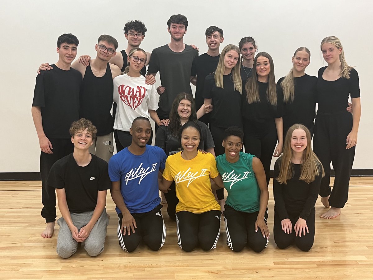 marlowetheatre's tweet photo. From New York to Kent! 📍 
The incredible dancers from #Ailey2 hosted a masterclass for students at @HerneBayHigh this morning, on the second day of their UK tour 🤩 
Thank you to our @DanceConsortium partners for facilitating this special opportunity for local students https://t.co/uwG2FXnfSO