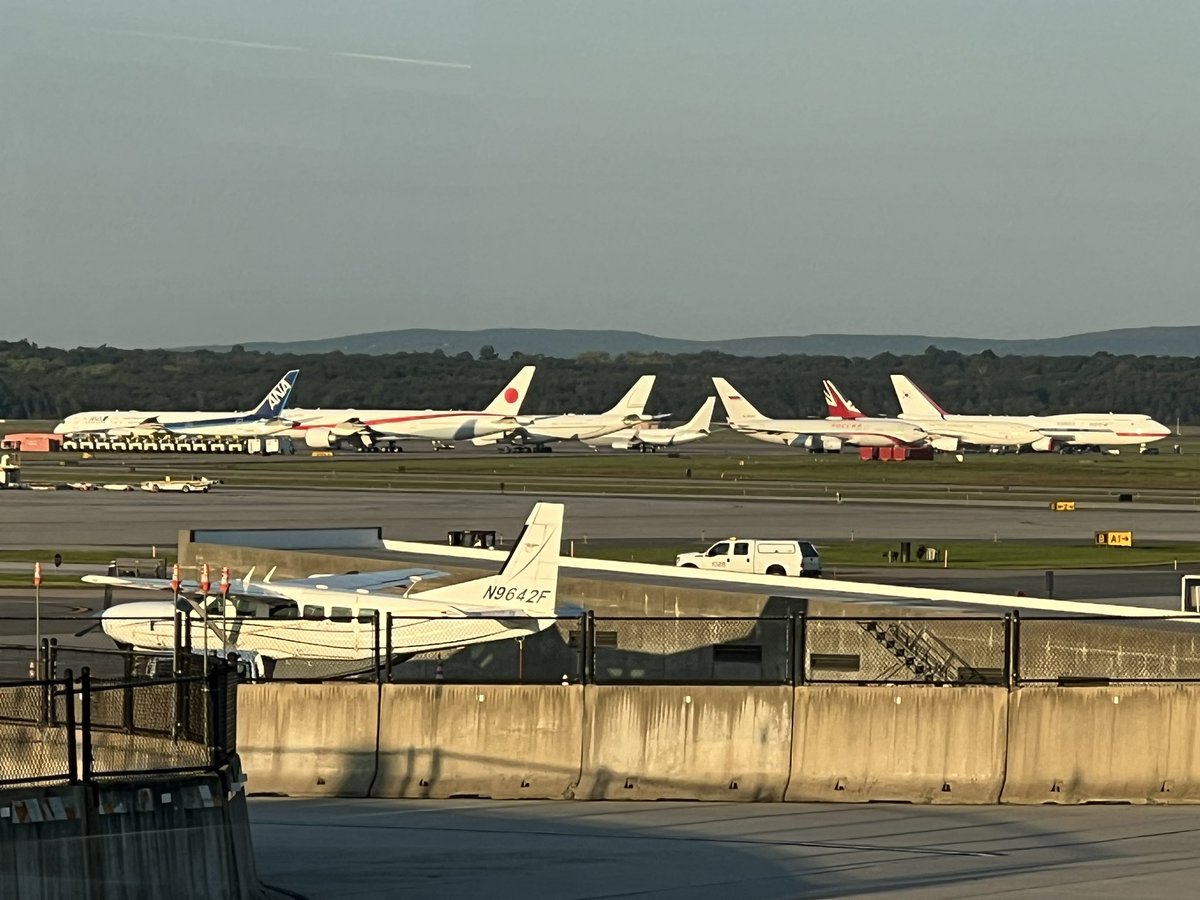 leepowellTV's tweet photo. Where world leaders attending UN General Assembly park their jets - @Dulles_Airport. More room and undoubtedly cheaper than @JFKairport https://t.co/utjDvK0ZR7