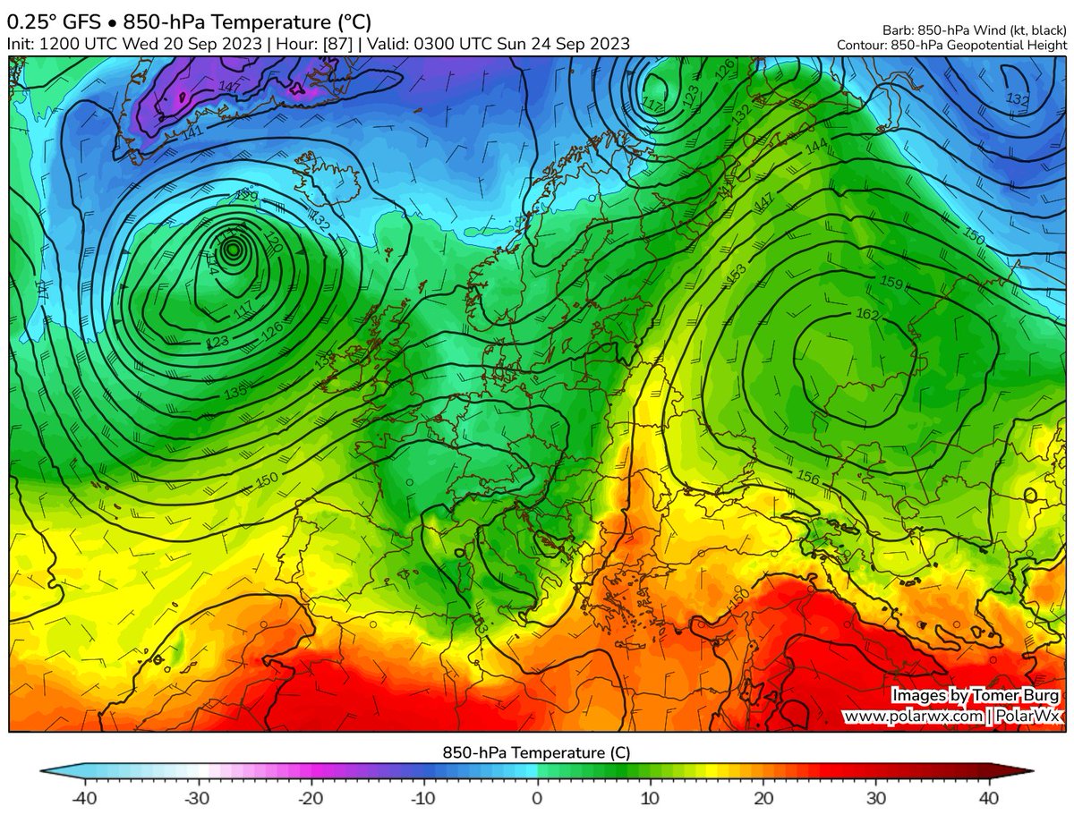 MMmarco0's tweet photo. Brusco calo delle temperature. L'immagine eloquente ci mostra come le condizioni atmosferiche cambieranno drasticamente nel fine settimana con un calo delle temperature di 8-10 °C rispetto ad i valori attuali con punte di 12 °C in meno in alcune zone.

Molto spesso alcuni siti meteo usano in maniera inflazionata termini come "Crollo termico", "Brusco calo termico" o ancora peggio "Crolla tutto" anche per cali contenuti di 2-3 °C. Per convezione si può cominciare a parlare di brusco calo termico quando le temperature subiscono un calo di 6 °C o più nel giro di 24-36 ore. 

Nel caso specifico di ciò che accadrà nel weekend possiamo parlare con cognizione di causa di un intenso calo delle temperature che ci regalerà i primi brividi d'autunno.