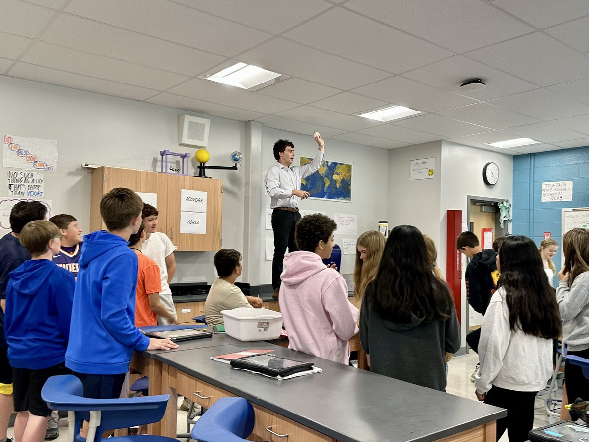 Former Clarkson Undergrad and Baseball player now MAT-Noyce Scholar, Caleb, teaching about forces! #physicalscience #stem #stemeducation #notce #clarkson #baseball⚾️ <a href="/ClarksonUniv/">Clarkson University</a>
