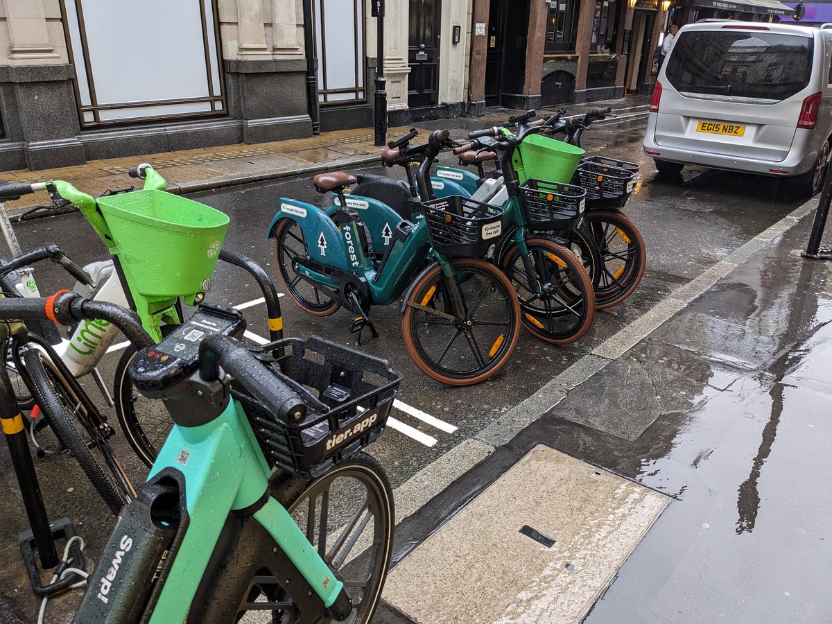 bobperisic's tweet photo. Every day the same old nonsense. As if it's not enough the roads are smaller and smaller, now rent a bike are taking over. Choking already seriously deficit parking/loading bays. How about it #Westminstercouncil,#MajorofLondon https://t.co/XdmrOOjSO5