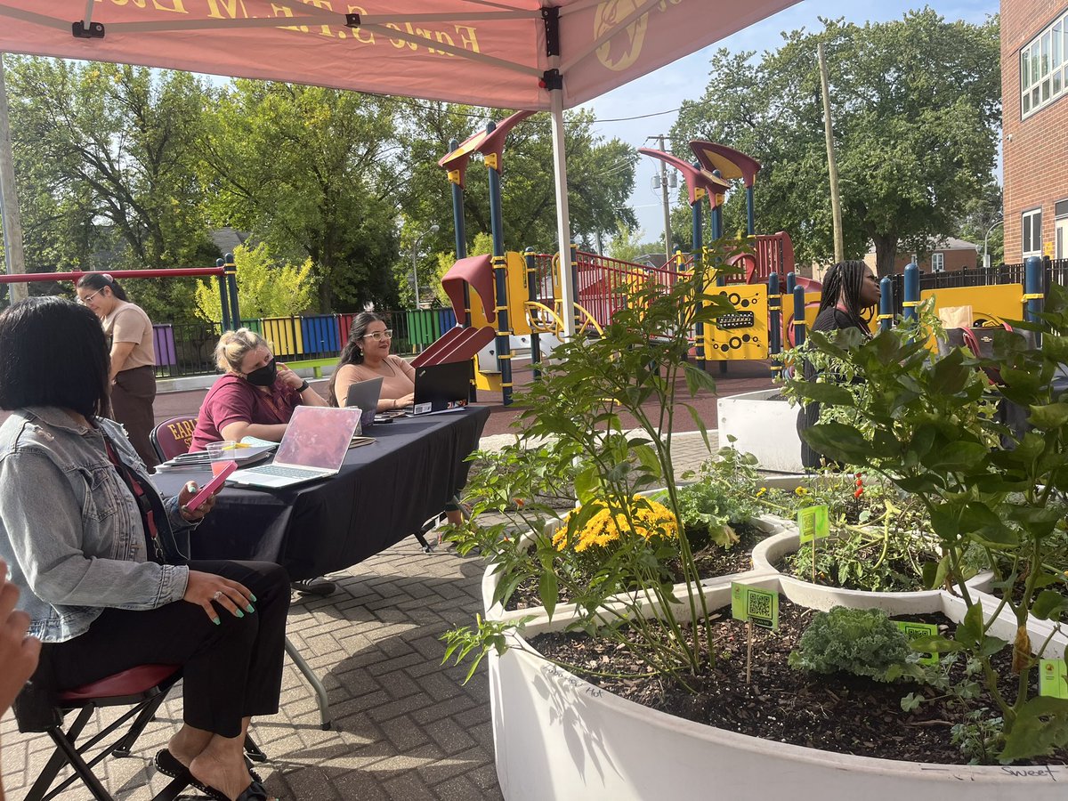 EarleStem's tweet photo. ๐ฑ๐ Exciting News! ๐ฟOur Learning Garden is not just a place of natural beauty but also a place of hands-on learning. Today's professional learning taking place in our Learning Garden ๐ฑ๐#eaglementality #EarleSTEM https://t.co/ThYlUWc1VM
