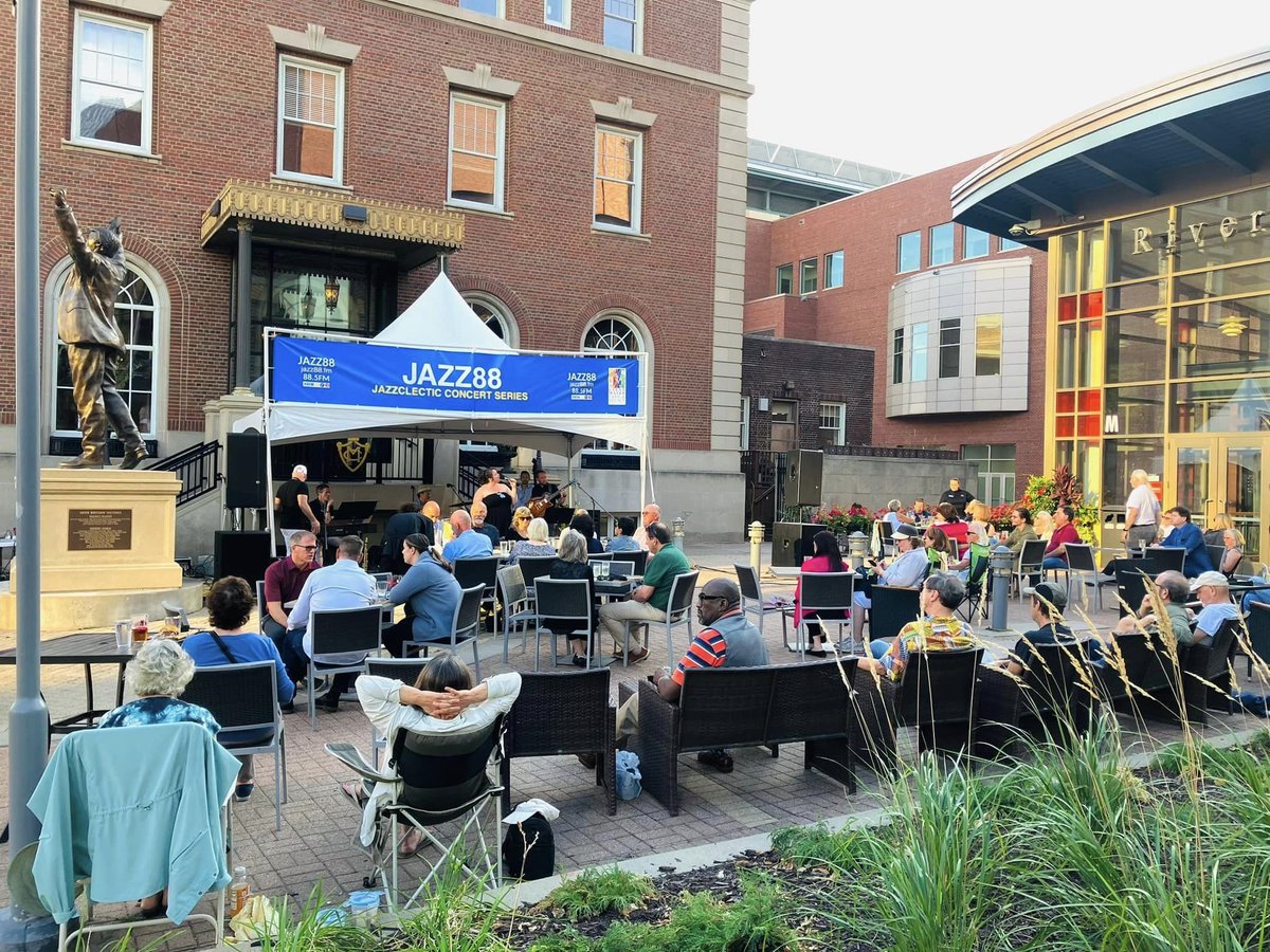 Another wonderful #JazzClectic event yesterday at @HerbiesPark, celebrating the stellar musicians who call the #TwinCities home. Listener support helps make it happen and keep it free, so consider donating at jazz88.fm.
#Jazz88 #KBEM #livemusic #supportlocal #jazz