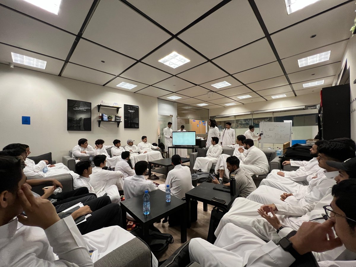 ftcksu's tweet image. في احد جوانب فعاليات النادي لهذا الاسبوع ✨️

نقلو لنا اعضاءنا الرهيبين سلطان العنبري و صالح الهدلق واقع تجربتهم عن منصة Github 
في دورة تثقيفية عن المنصة 😍

 وكيف نقدر نستفيد منها ونفعلها بشكل اكبر كطلاب بمجال الحاسب 🚀 .