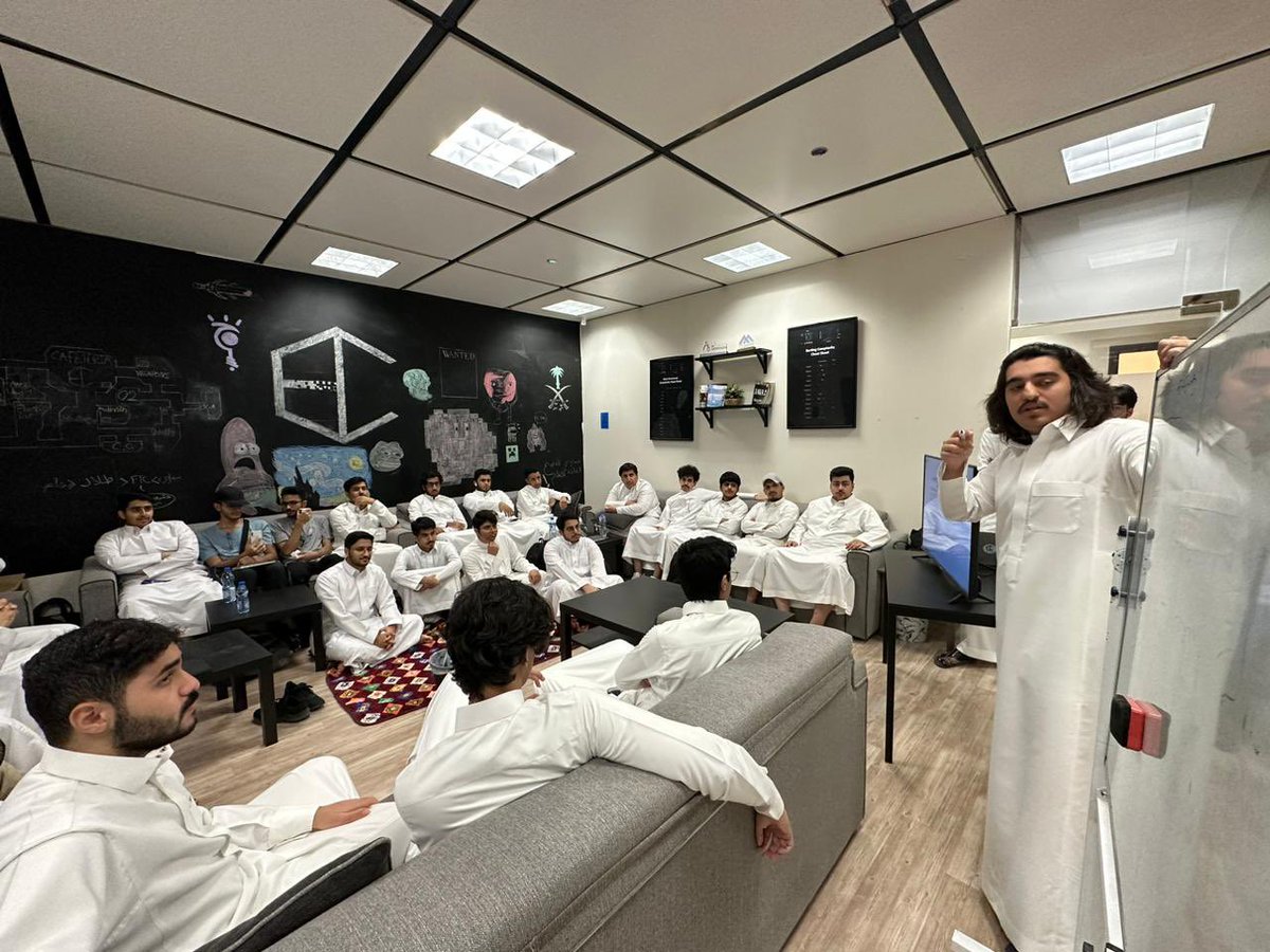 ftcksu's tweet image. في احد جوانب فعاليات النادي لهذا الاسبوع ✨️

نقلو لنا اعضاءنا الرهيبين سلطان العنبري و صالح الهدلق واقع تجربتهم عن منصة Github 
في دورة تثقيفية عن المنصة 😍

 وكيف نقدر نستفيد منها ونفعلها بشكل اكبر كطلاب بمجال الحاسب 🚀 .