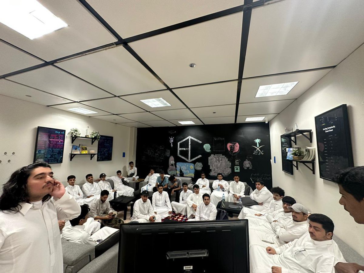 ftcksu's tweet image. في احد جوانب فعاليات النادي لهذا الاسبوع ✨️

نقلو لنا اعضاءنا الرهيبين سلطان العنبري و صالح الهدلق واقع تجربتهم عن منصة Github 
في دورة تثقيفية عن المنصة 😍

 وكيف نقدر نستفيد منها ونفعلها بشكل اكبر كطلاب بمجال الحاسب 🚀 .