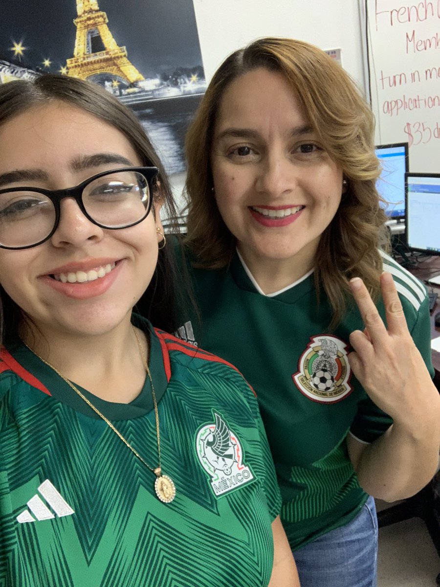 PAlcaraz_AHS's tweet photo. Hispanic Heritage Week ❤️ here at Americas High school 🤩 https://t.co/W0LXA1L9s7