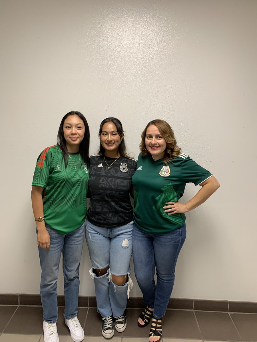 PAlcaraz_AHS's tweet photo. Hispanic Heritage Week ❤️ here at Americas High school 🤩 https://t.co/W0LXA1L9s7