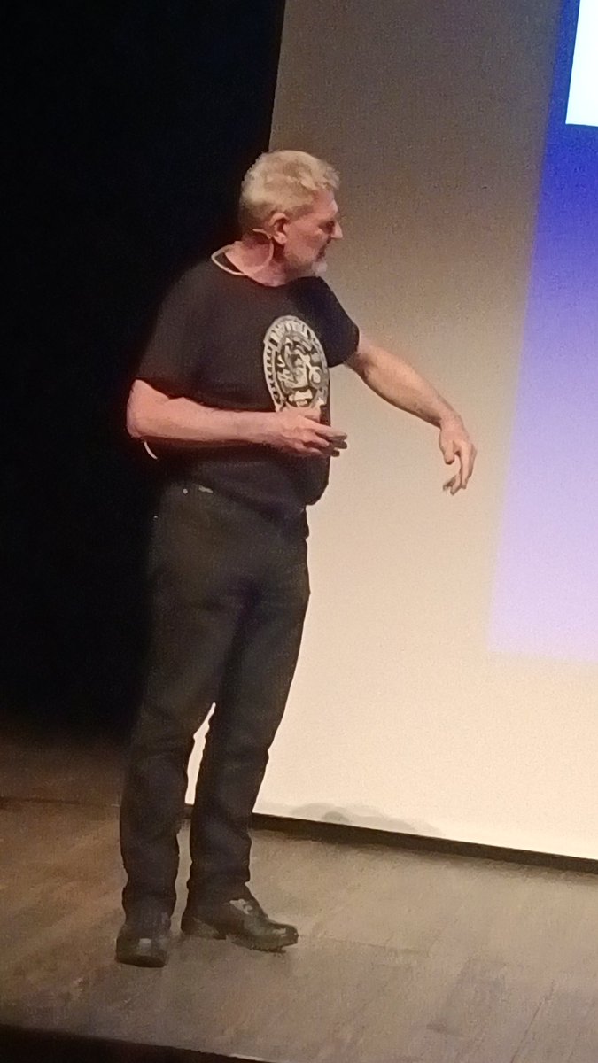 GrupImpulsorPEB's tweet photo. @DavidBueno33 l'absentisme comença quan la persona desconnecta a l'aula https://t.co/AwhtqusSi6