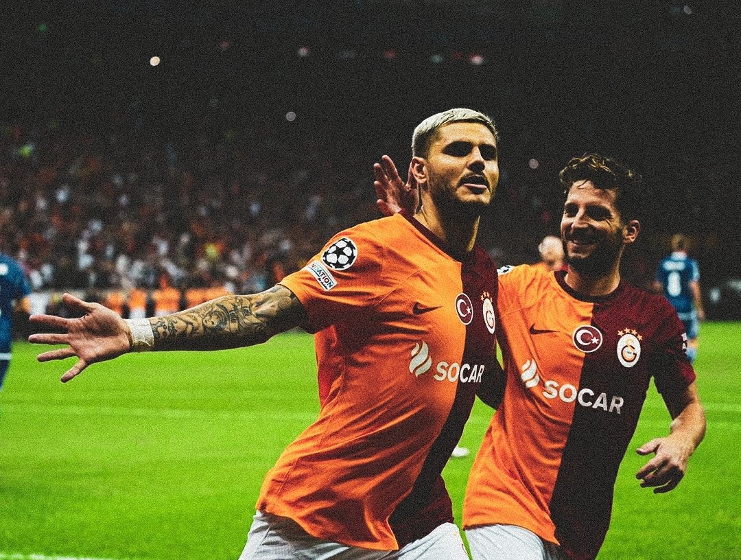 Ben, Sana mecburum bilemezsin, Adını mıh gibi aklımda tutuyorum Seni çok seviyorum, ❤️💛 #BugüngünlerdenGALATASARAY