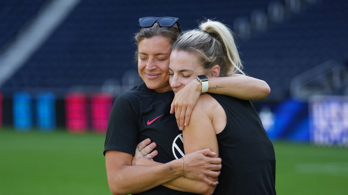 USWNT's tweet photo. One last training for @julieertz 💙 https://t.co/ChH9GPGf3b